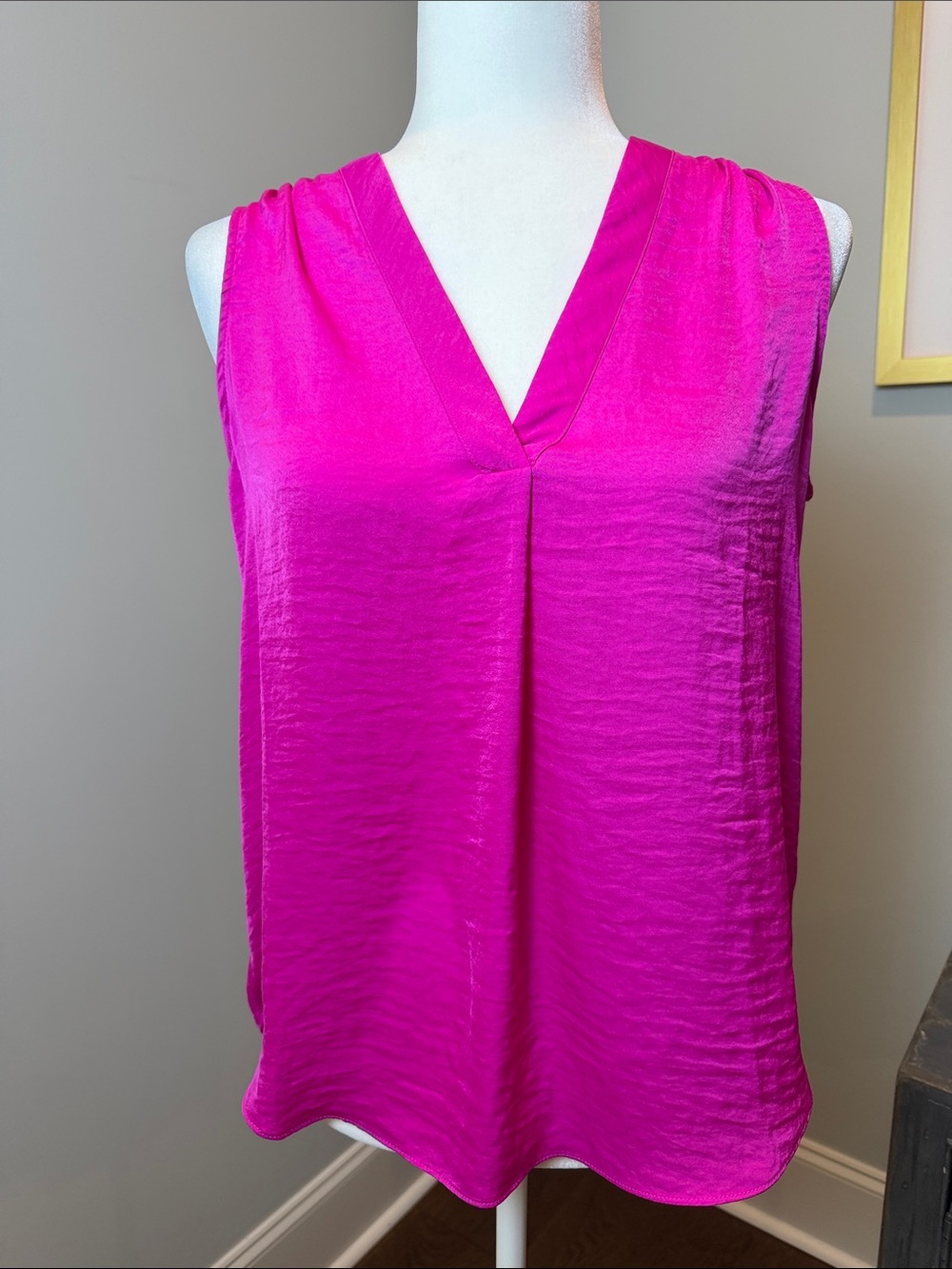 Vince Camuto Fuchsia Sleeveless V-Neck Blouse. Size Small.